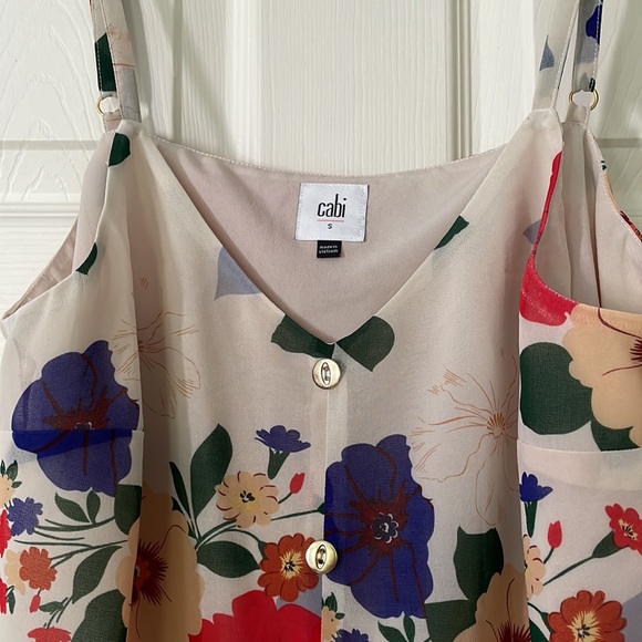 Beautiful never worn Cabi top. From a smoke free home. Does not have tags. - Picture 2 of 3